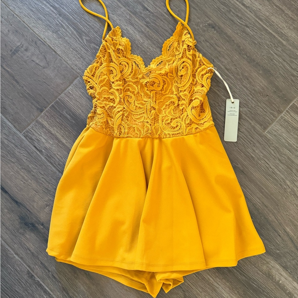 Iris Basic Mustard Lace Romper